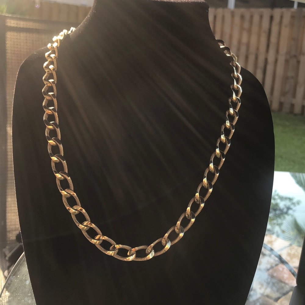 Gold fashion necklace